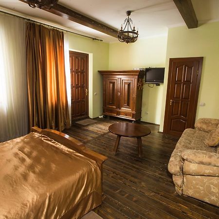 Magnat Lux Hotel Csernyivci Kültér fotó
