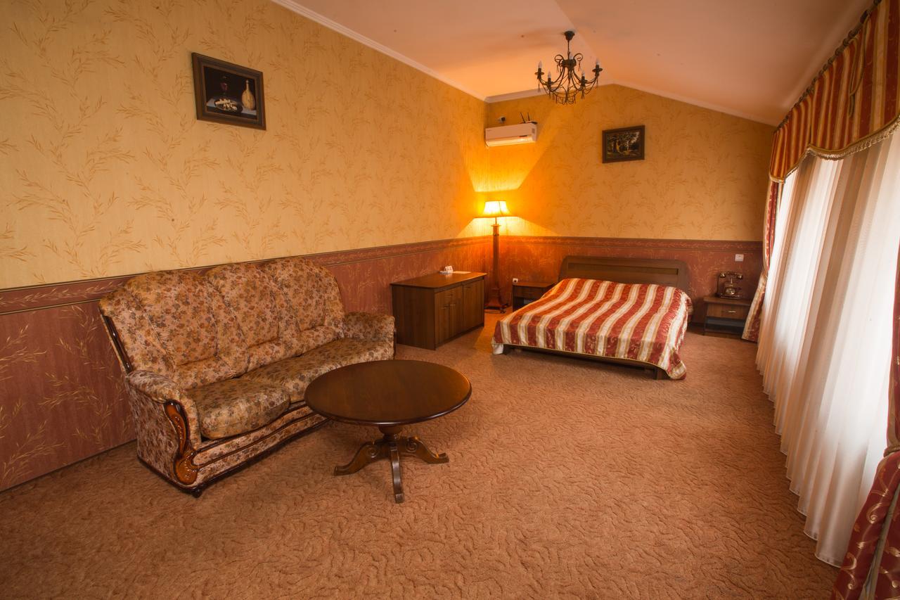 Magnat Lux Hotel Csernyivci Kültér fotó