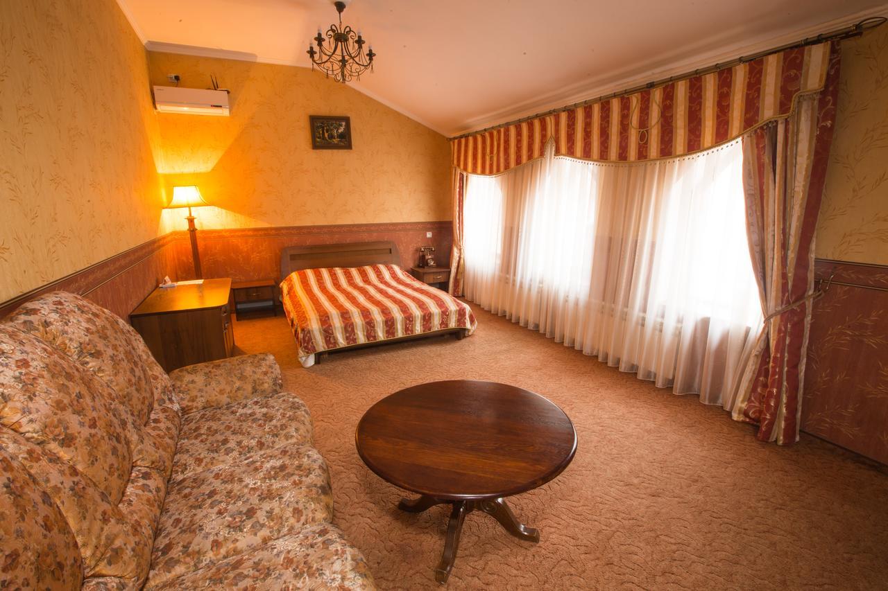 Magnat Lux Hotel Csernyivci Kültér fotó