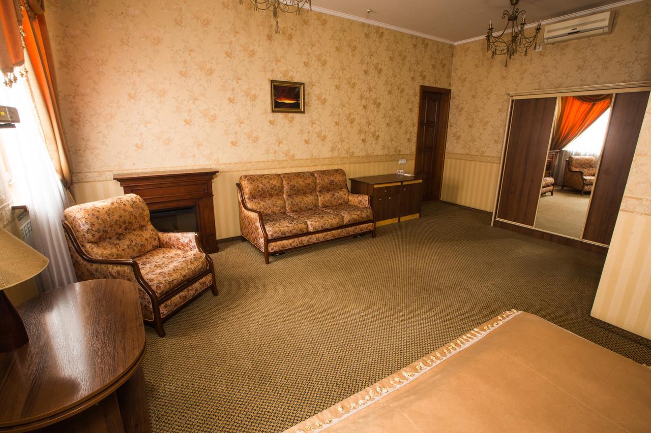 Magnat Lux Hotel Csernyivci Kültér fotó