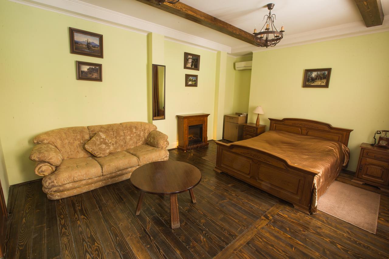 Magnat Lux Hotel Csernyivci Kültér fotó