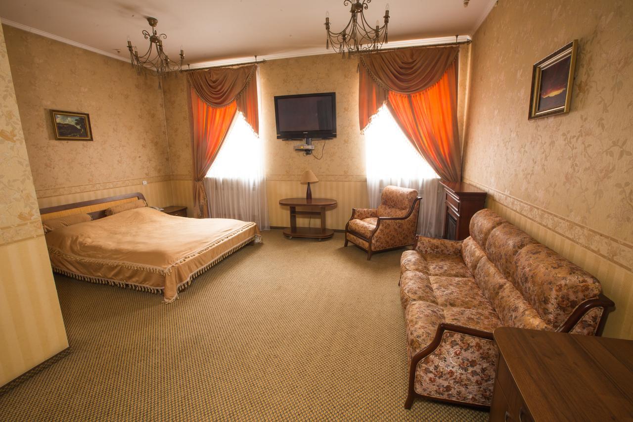 Magnat Lux Hotel Csernyivci Kültér fotó